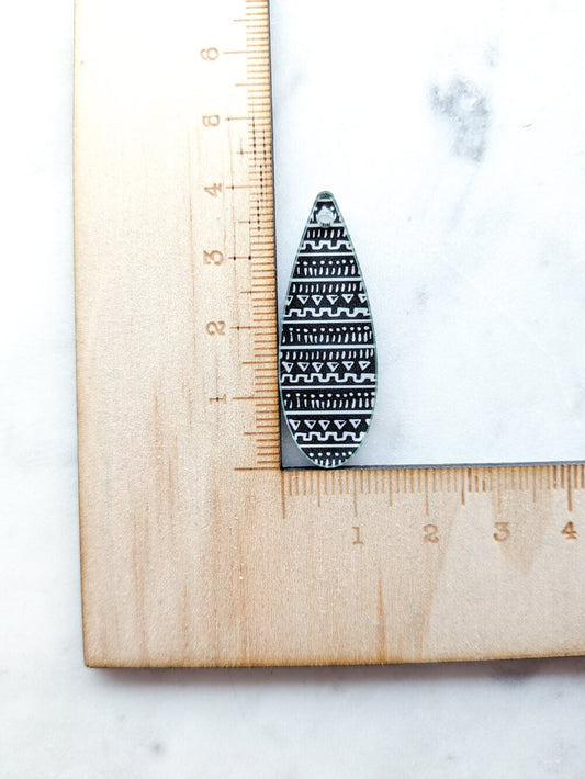 Clear Acrylic - 4cm Skinny Teardrop - 1 Hole - Picnic - 07