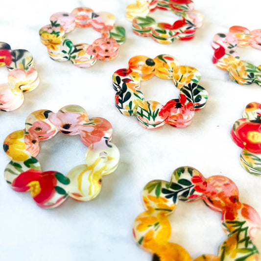 Clear Acrylic - 3cm - Flower 5 with large hole - 1 Hole - Bold Floral - 73