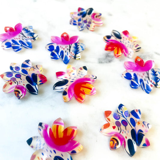 Clear Acrylic - 3cm - Flower 3 - 1 Hole - Bold Floral - 82