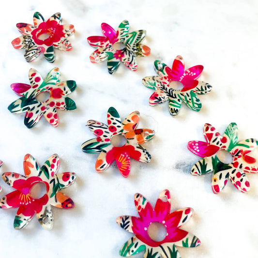 Clear Acrylic - 3cm - Flower 4 with large hole - 1 Hole - Bold Floral - 76
