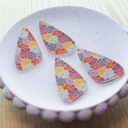 Clear Acrylic - 6cm Irregular Shape - 1 Hole - Abstract Floral - 10
