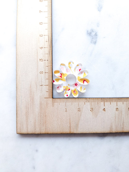 Clear Acrylic - 3cm Daisy with Large Hole - Blossoming Days - 07