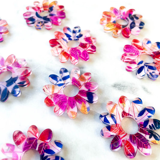 Clear Acrylic - 3cm - Daisy with large hole - 1 Hole -  Bold Floral - 86