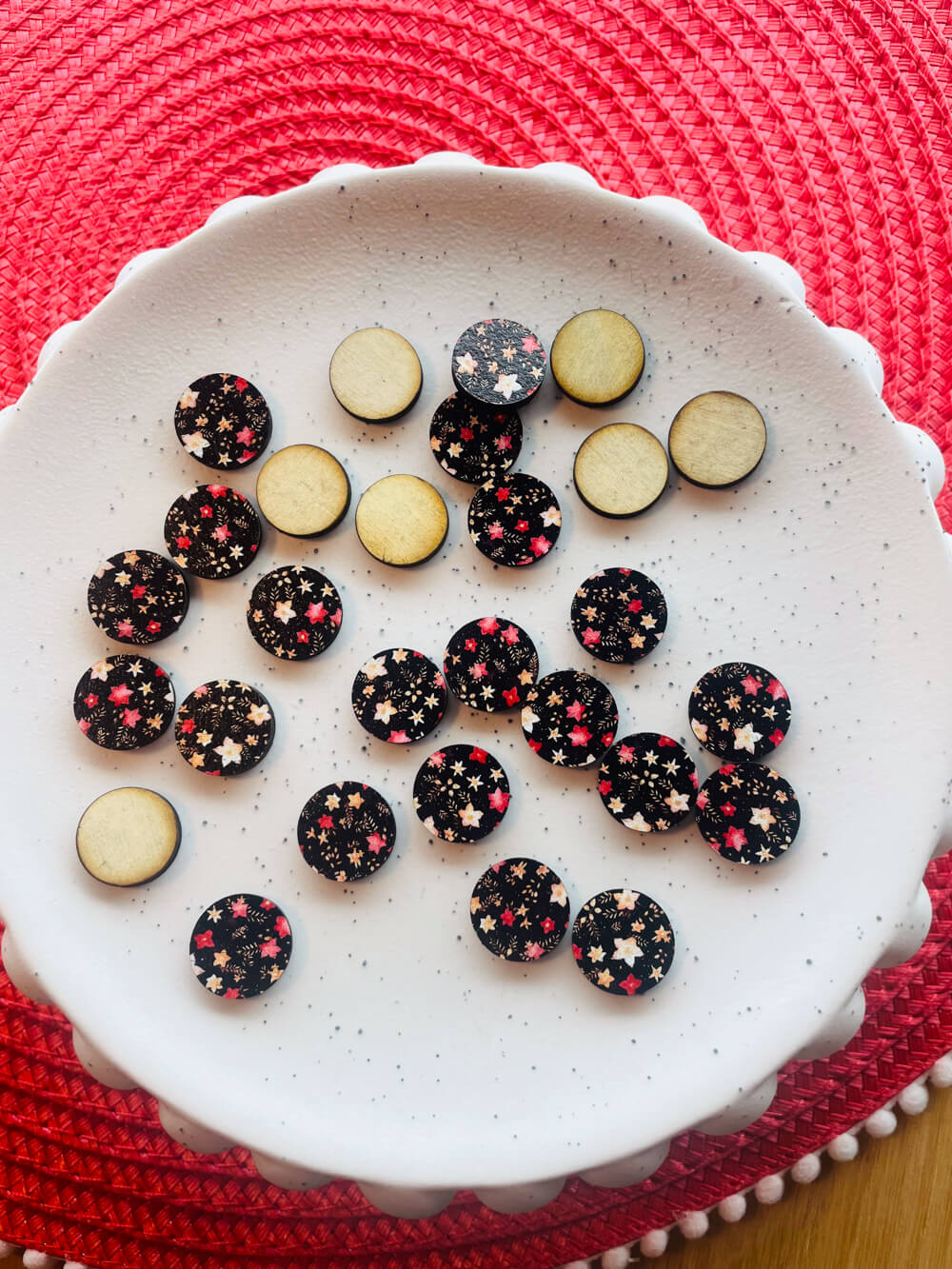 UV printed wood earring studs - 15mm circle, Christmas - jewellery making