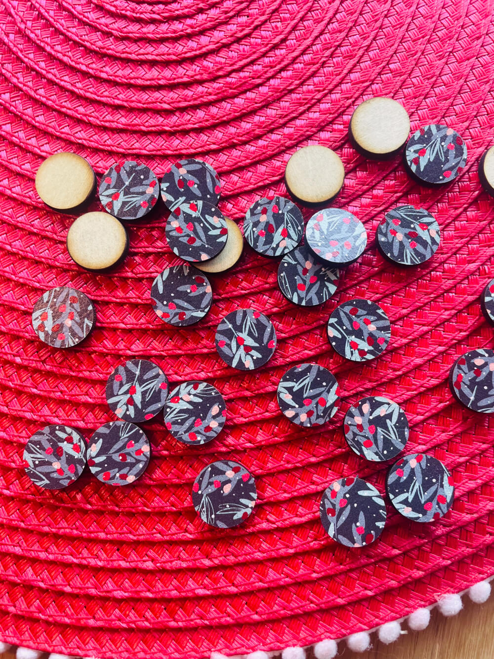 Wood - 15mm Circle- Studs - Christmas - 21