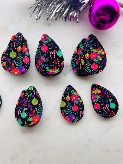 Wood - 4cm - Teardrop 2- 1 Hole - Christmas - 307