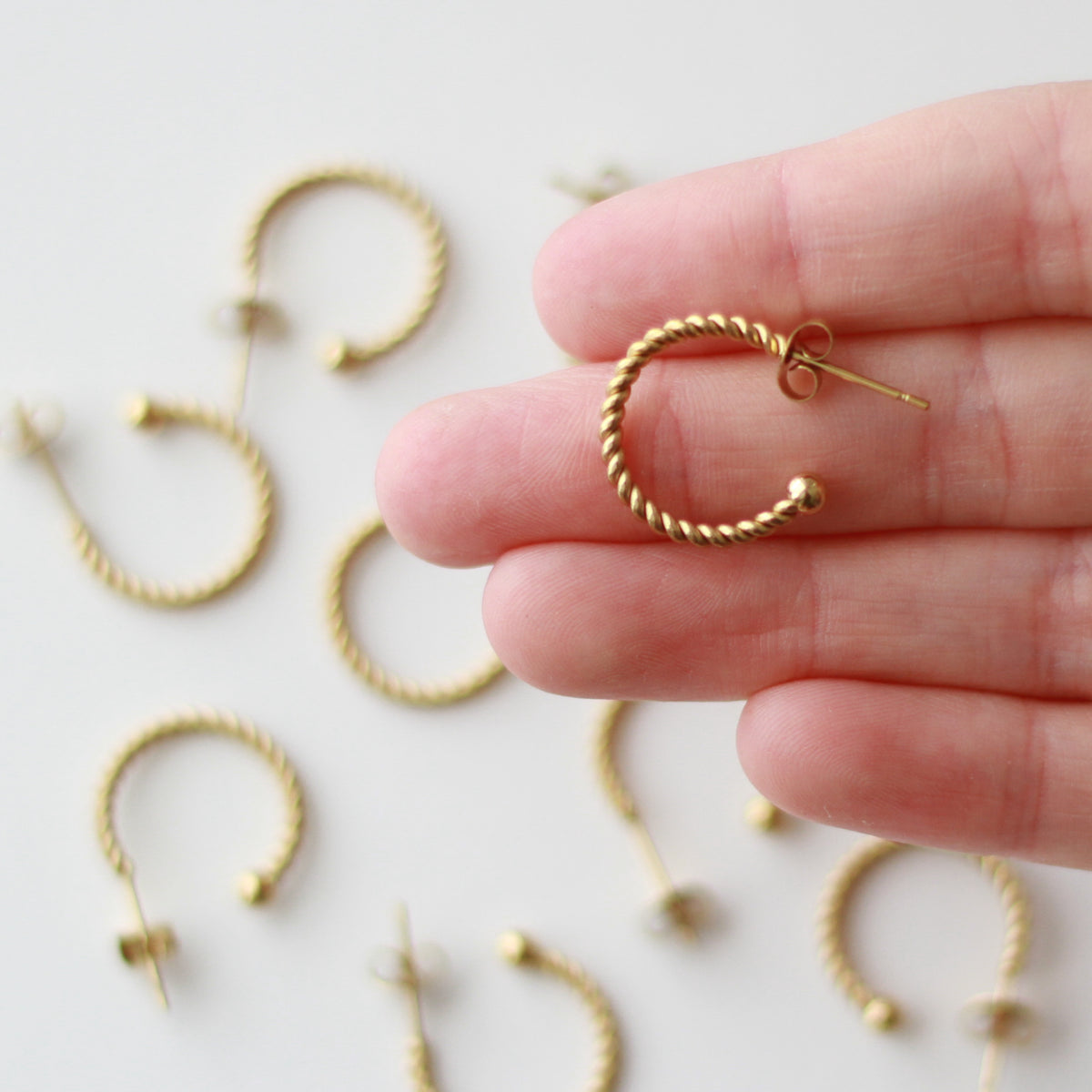 18mm Gold Twisted 3/4 Hoop Earrings - 2mm Thick - Stainless Steel (304) - 10 pieces